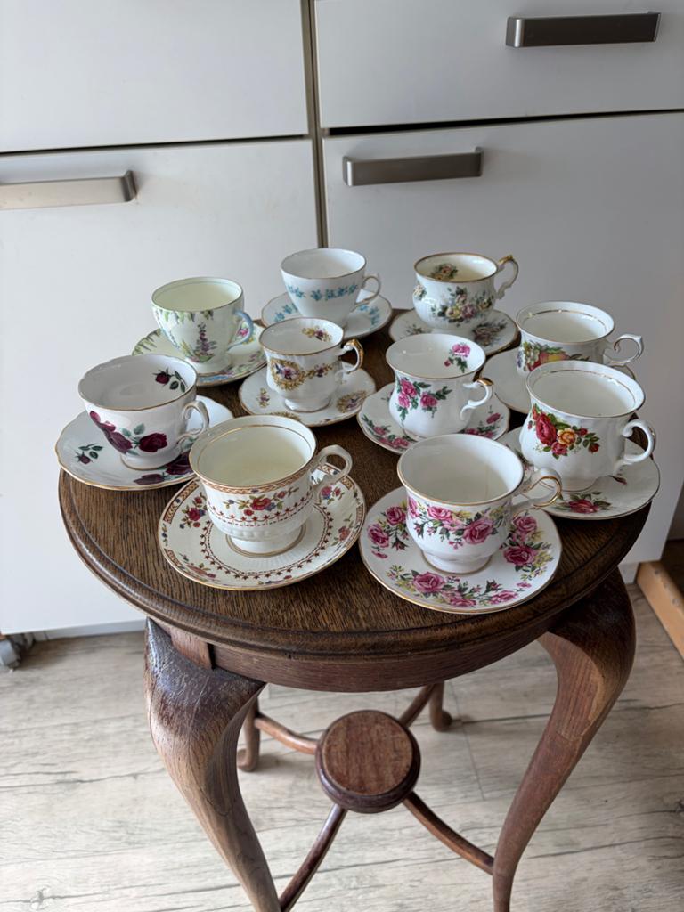 Vintage kop en schotels - 18 stuks, diverse designs, Antiek en Kunst, Antiek | Servies los, Ophalen