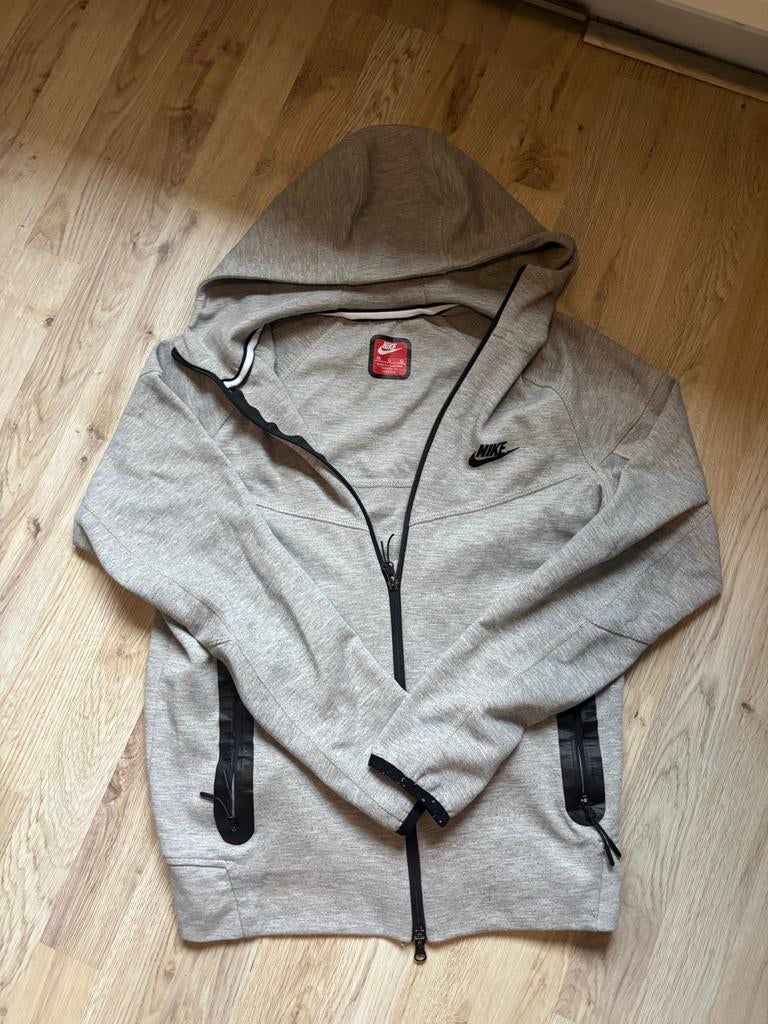 Nike Tech Fleece Hoodie Grijs - Maat M (Valt 1 maat kleiner), Ophalen of Verzenden, Zo goed als nieuw, Maat 46 (S) of kleiner