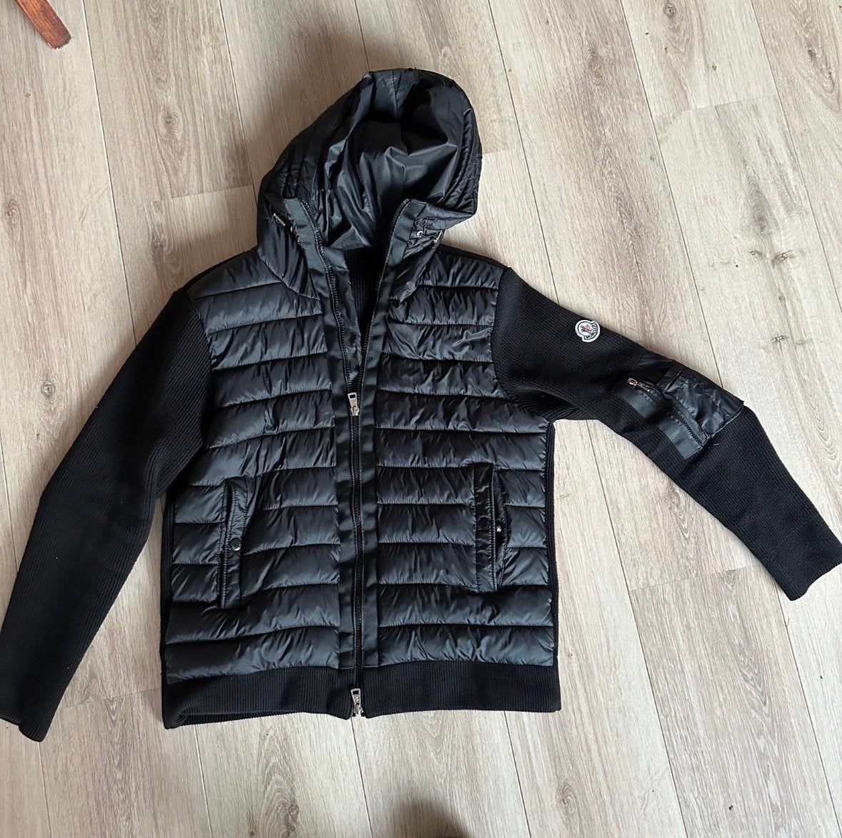 Moncler cardigan, Ophalen of Verzenden, Zo goed als nieuw, Maat 48/50 (M), Zwart