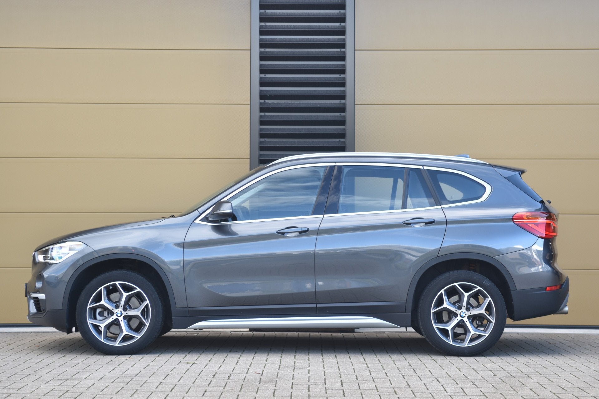 BMW X1 sDrive20i Orange Edition II * X-Line * Head-Up * Spor, Auto's, Met garantie (alle), Bedrijf, SUV of Terreinwagen, 84 €/maand