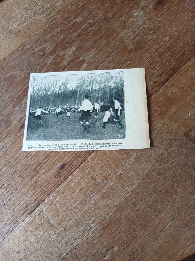 Knipsel Haarlem HFC regen Oud Internationals 1923, Ophalen of Verzenden, Gebruikt, Overige binnenlandse clubs, Poster, Plaatje of Sticker