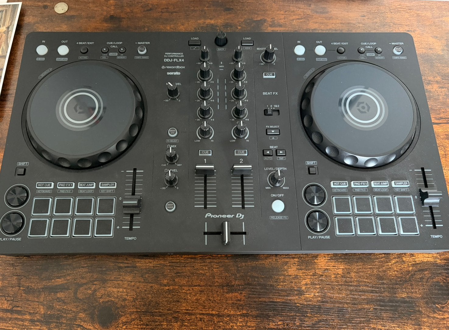 Beginner friendly DJ DDJ FLX-4 mixer