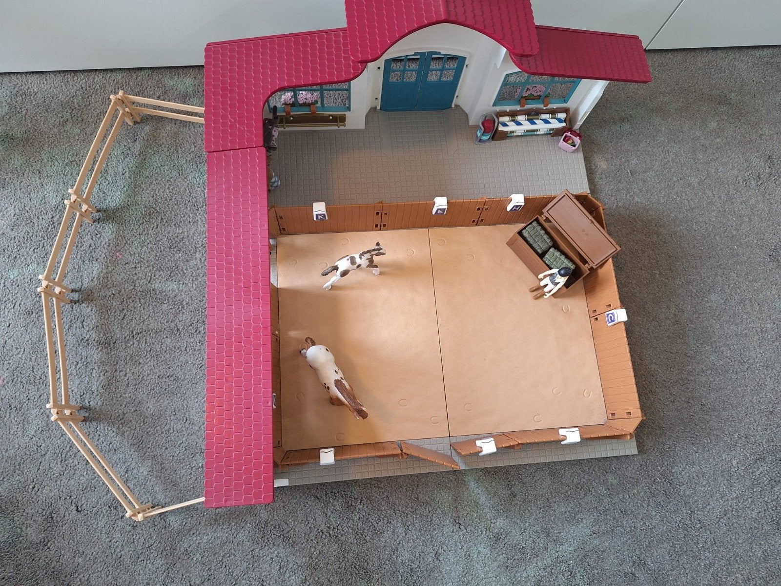 Schleich Paardenmanege met accessoires en paarden, Ophalen of Verzenden, Zo goed als nieuw, Jongen of Meisje