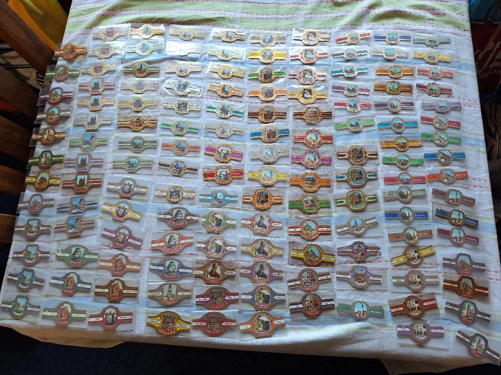 complete Derk de vries sigarenbandjes, Verzamelen, Rookartikelen, Aanstekers en Luciferdoosjes, Ophalen of Verzenden, Zo goed als nieuw