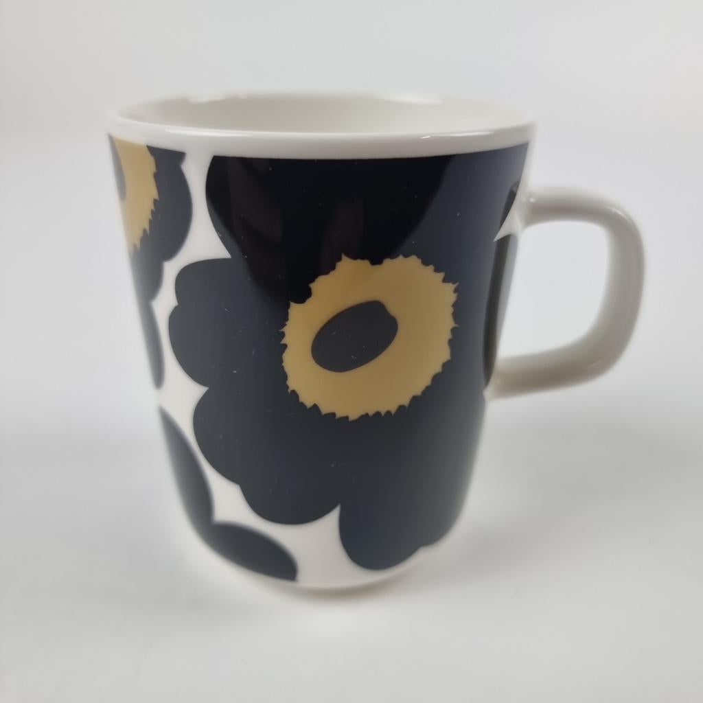 Marimekko Unikko mok wit zwart goud 2,5dl, Huis en Inrichting, Ophalen, Keramiek, Nieuw, Overige stijlen
