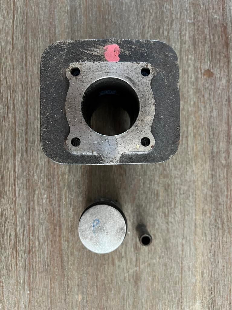 Cylinder vespa lx s 2t 25km  Origineel  nieuwstaat, Ophalen of Verzenden, Gebruikt