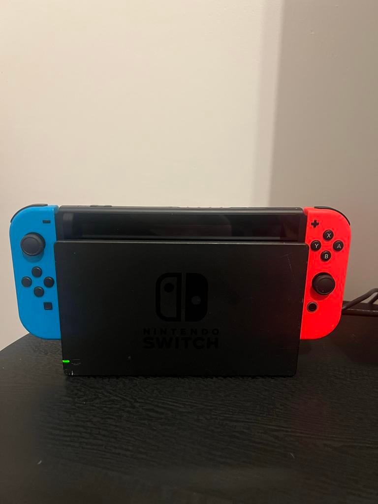 Nintendo Switch met Dock en Joy-Cons, Spelcomputers en Games, Ophalen of Verzenden, Zo goed als nieuw, Avontuur en Actie