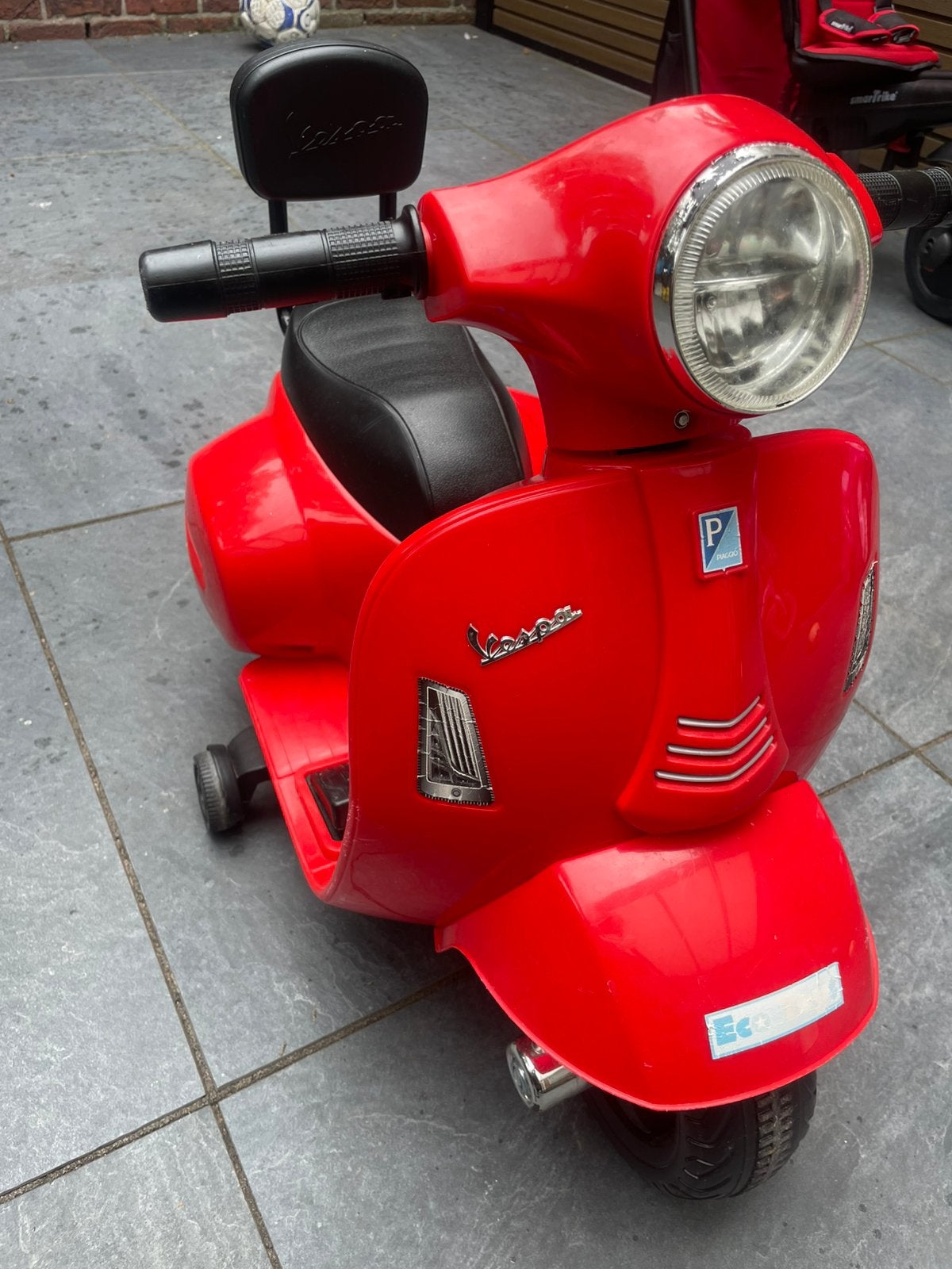 Vespa kinder scooter elektrisch rood 1,5-3 jaar, Ophalen of Verzenden, Zo goed als nieuw