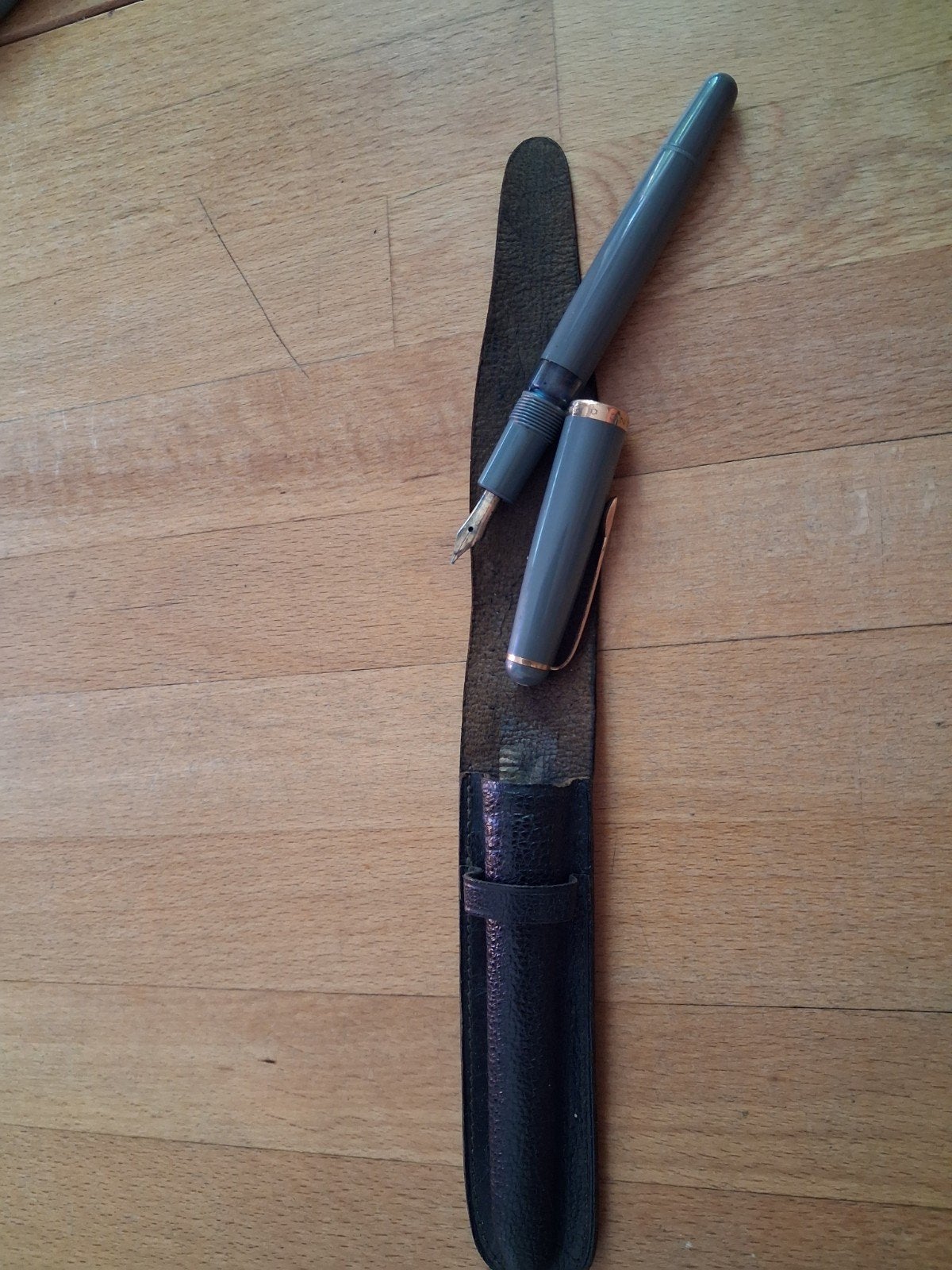 Montblanc 342 Vulpen met origineel lederen hoesje, Verzamelen, Pennenverzamelingen, Gebruikt, Met doosje, Ophalen of Verzenden