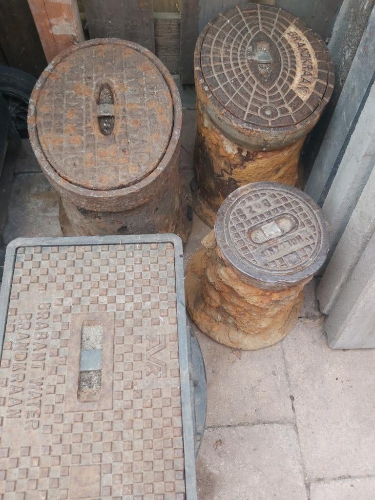 Gietijzeren putdeksels en straatpotten, Ophalen