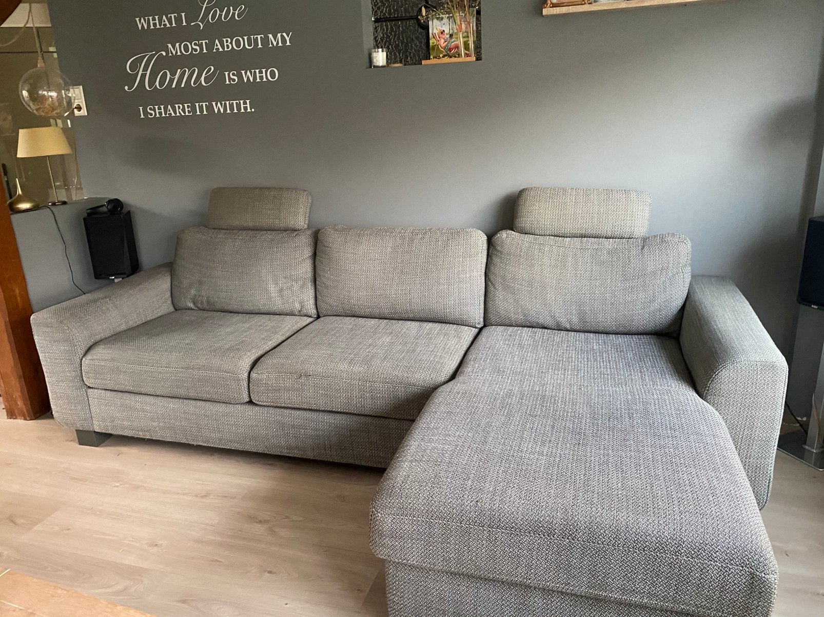 Te koop grijze loungebank, Ophalen, 250 tot 300 cm, Driepersoons, Zo goed als nieuw