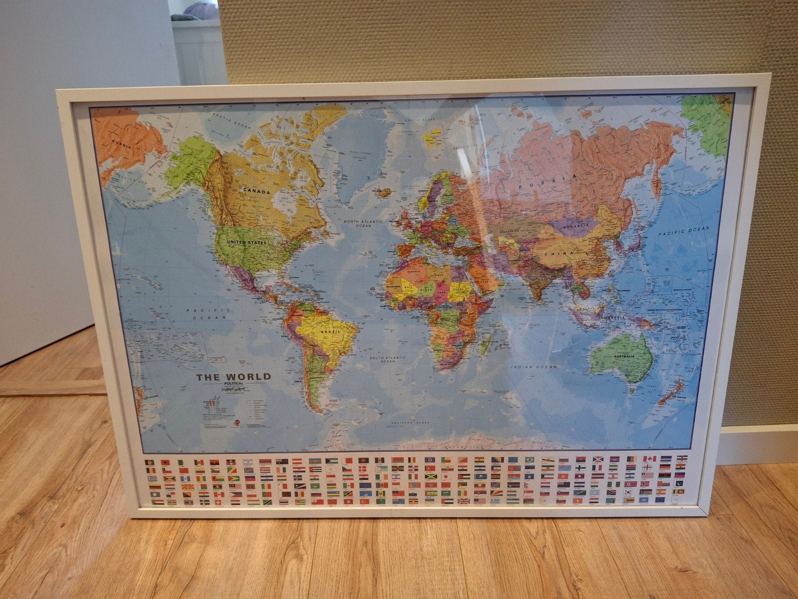 Wereldmap in frame, Huis en Inrichting, Woonaccessoires | Wanddecoraties, Ophalen, Schilderij, Zo goed als nieuw, Ingelijst