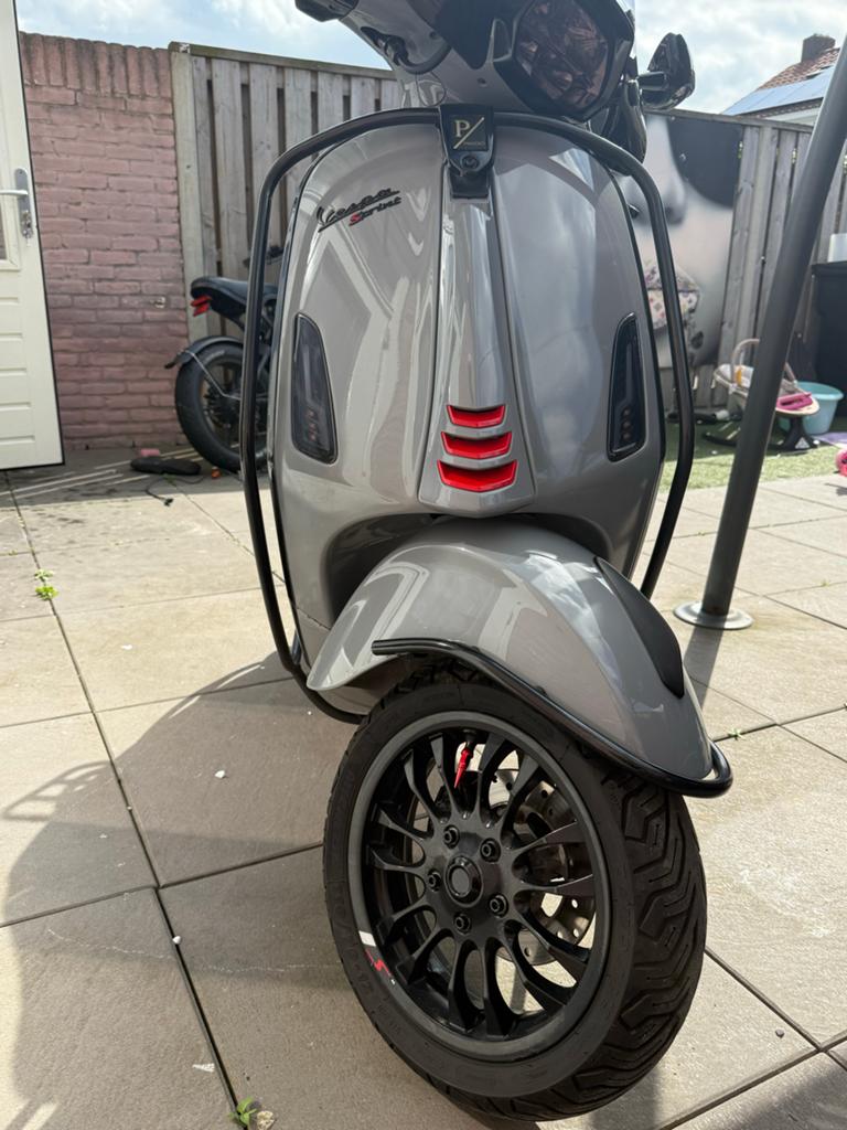 Vespa Sprint Nardo Grey 2019 - Full Options & LED, Ophalen, Maximaal 45 km/u, Vespa S, Zo goed als nieuw