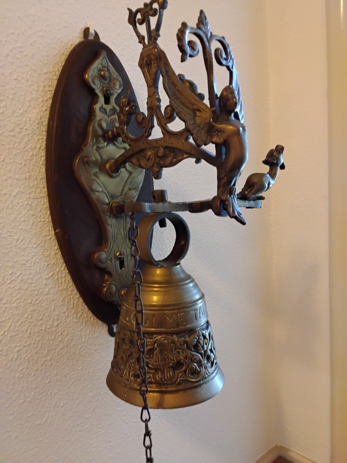 Antieke bel met engel en ketting, mist klepel, Ophalen