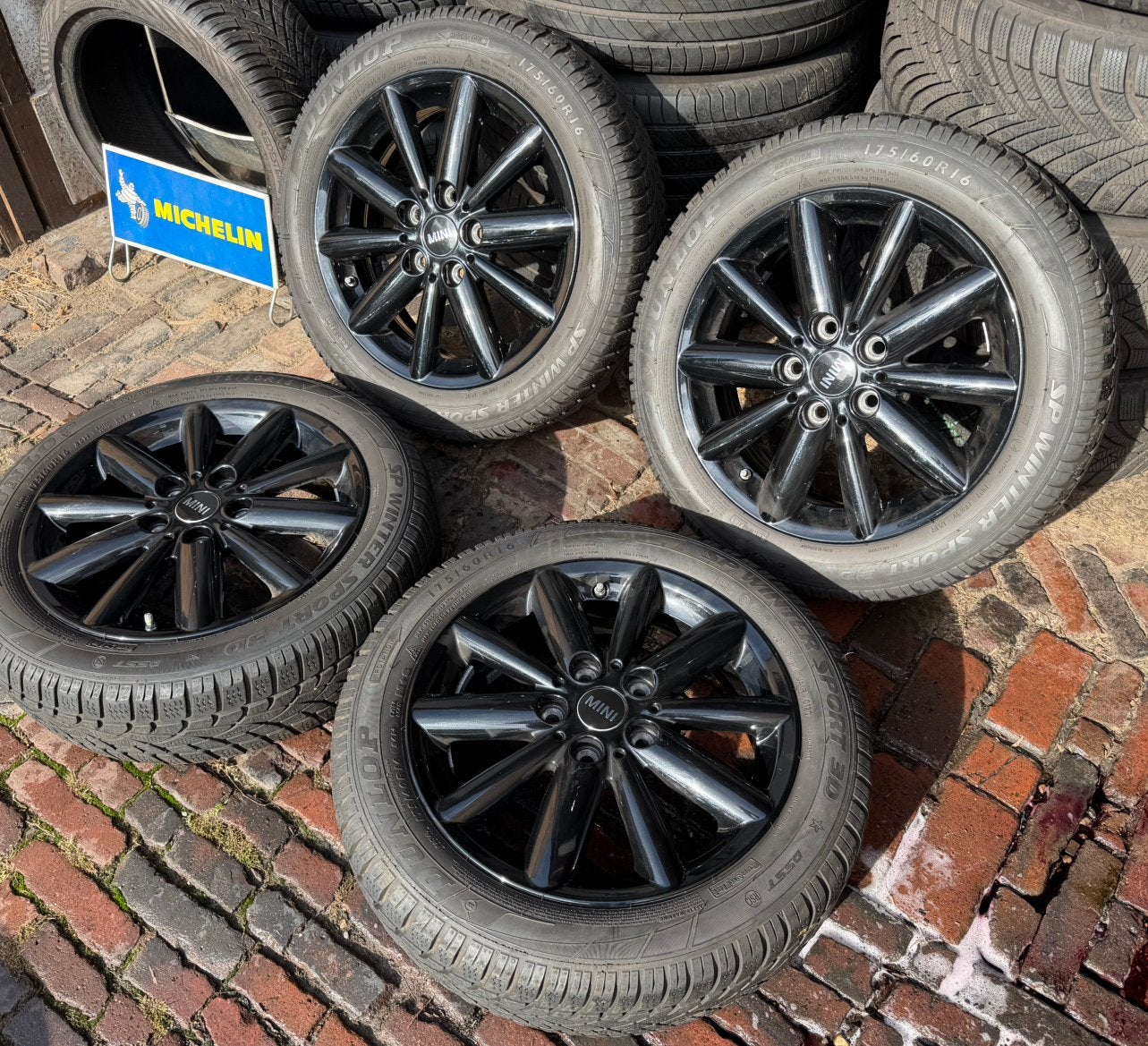 Orig 16” Mini F55 velgen + tpms + goede winterbanden 7mm, 16 inch, 175 mm, Banden en Velgen, Winterbanden