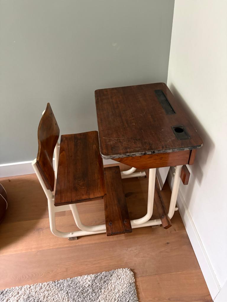 Vintage schoolbankje met stoel - Hout en metaal, Antiek en Kunst, Antiek | Meubels | Stoelen en Banken, Ophalen of Verzenden