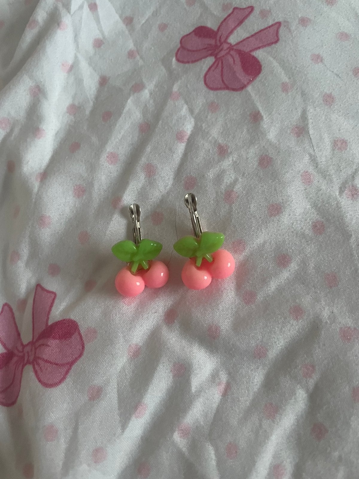 Cherry oorbellen, Ophalen of Verzenden, Zo goed als nieuw, Overige materialen