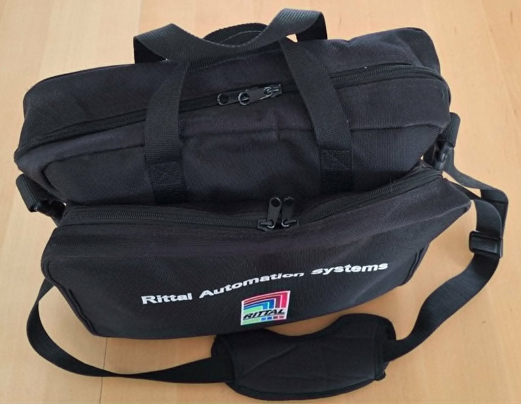 Te koop stevige zwarte canvas laptoptas van Rittal., Overige typen, Ophalen of Verzenden, Zo goed als nieuw, Tabletvak