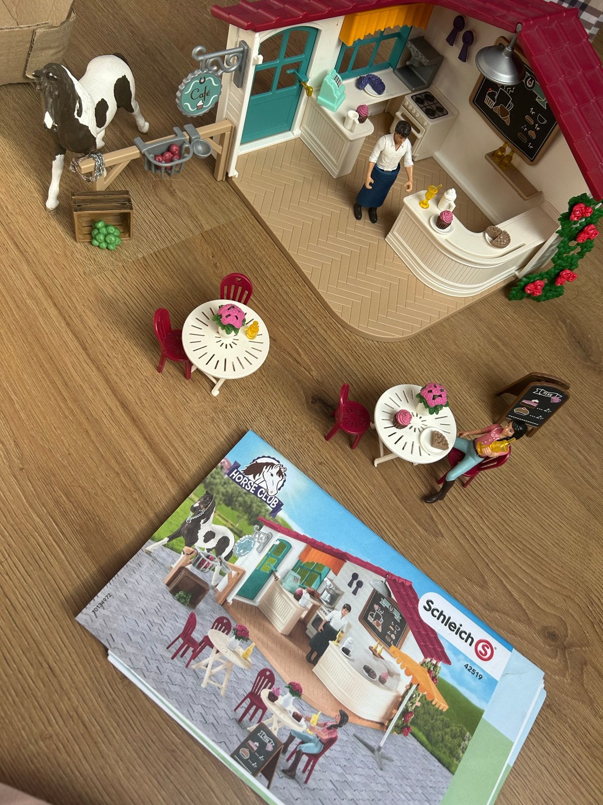 Schleich Horse Club Café met paard en accessoires, Ophalen of Verzenden, Zo goed als nieuw, Jongen of Meisje