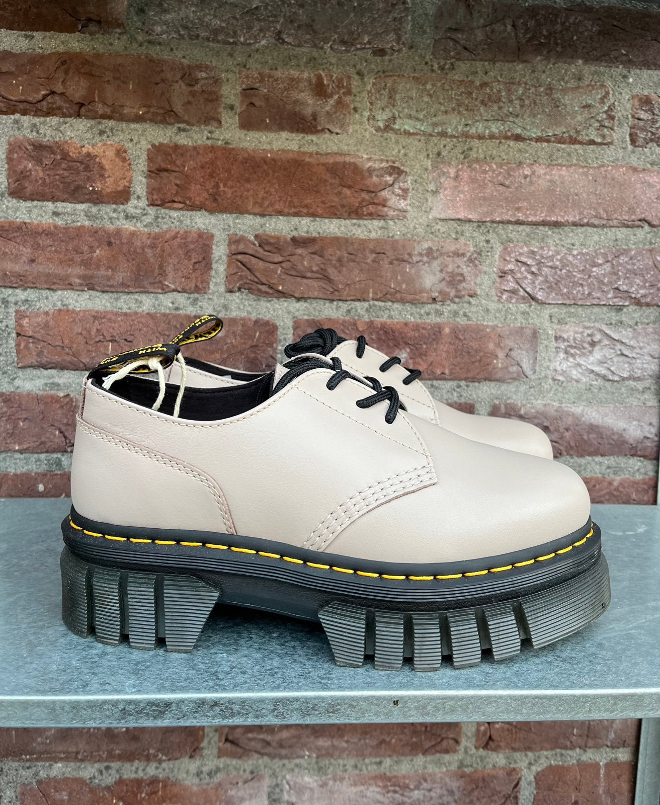 Dr. Martens Audrick 3-Eye Vintage taupe maat 38, 40 en 41, Dr. Martens, -, Beige, -