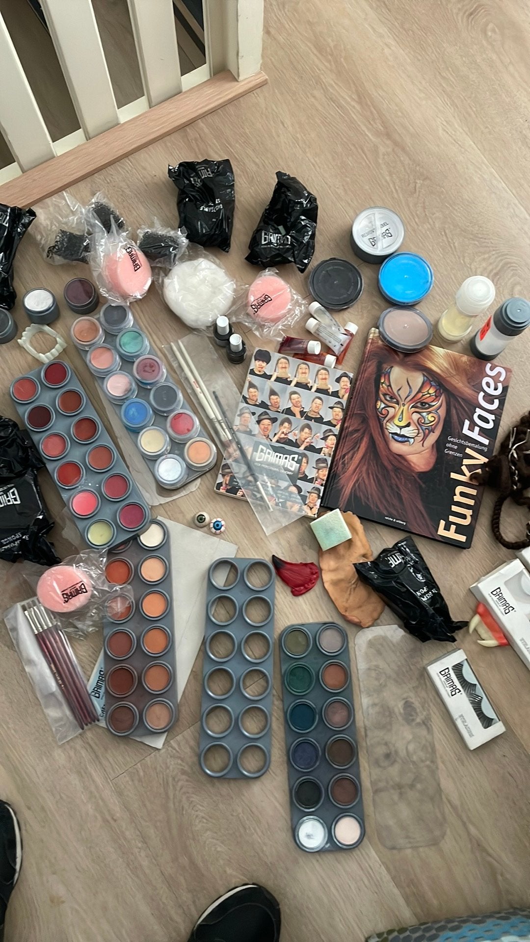 Veel grimeer / schmink spullen, Ophalen of Verzenden, Zo goed als nieuw, Gehele gezicht, Make-up