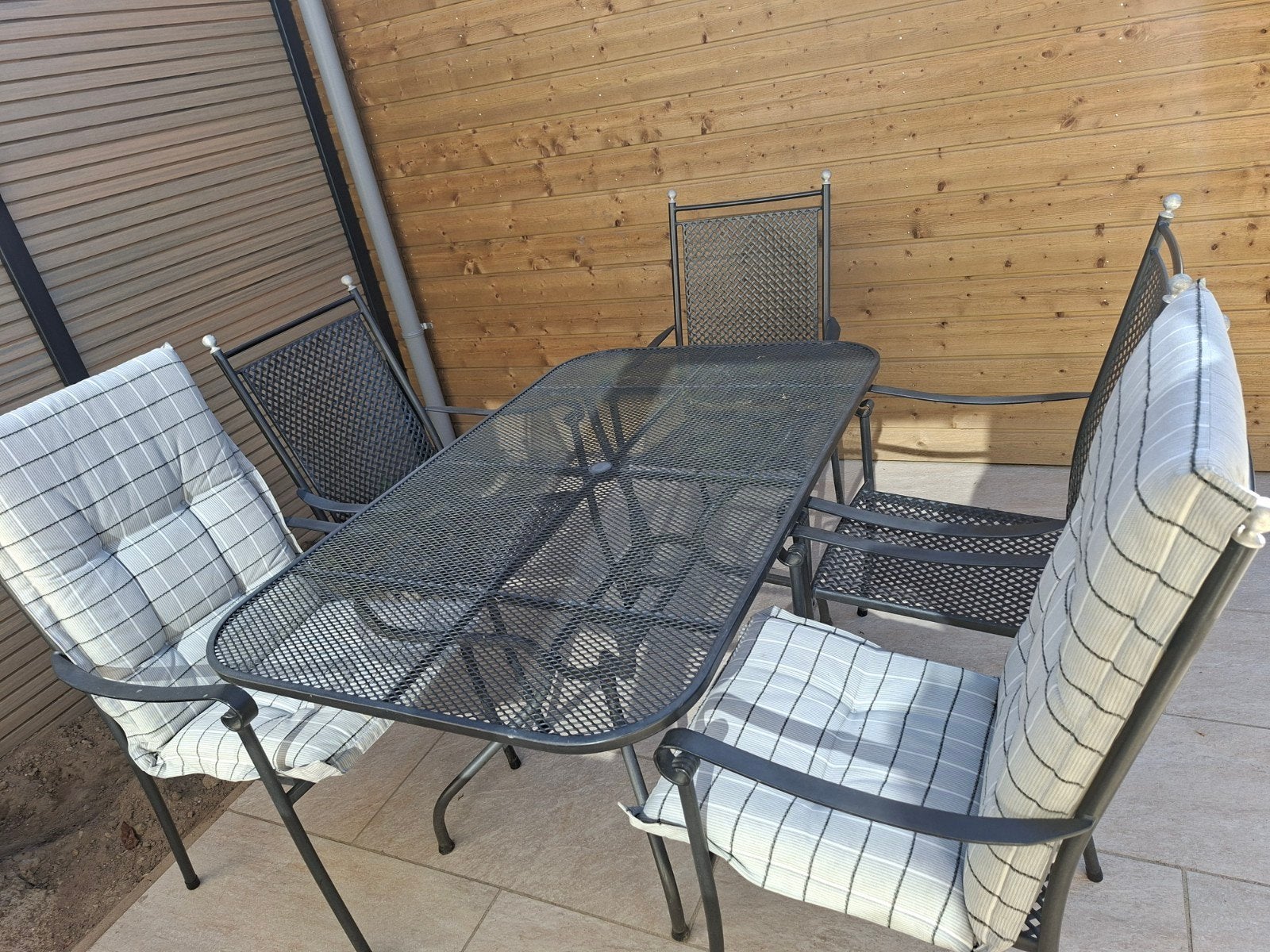 Metalen tuinset met 6 stoelen, tafel en voetenbankje, Tuin en Terras, Ophalen, Overige materialen, Gebruikt, 6 zitplaatsen