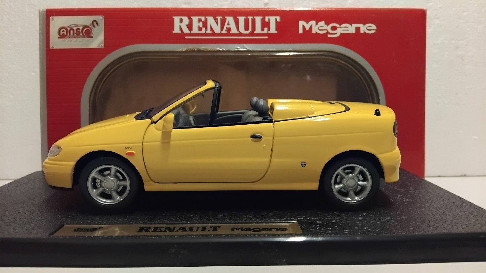 Renault Megane cabriolet geel Anson metal 1:18 KRD, Ophalen of Verzenden, Zo goed als nieuw, Auto, Anson