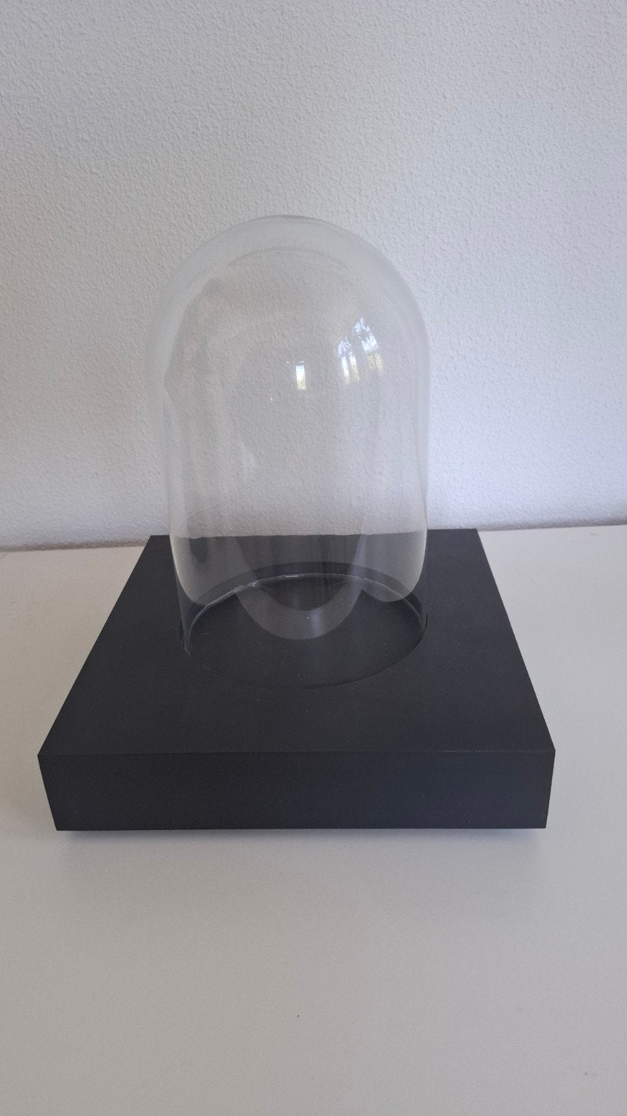 Prachtige Glazen Stolp op Luxe Zwarte Houten Voet - 28 cm, Huis en Inrichting, Woonaccessoires | Stolpen, 15 cm, Met voet, Ophalen of Verzenden
