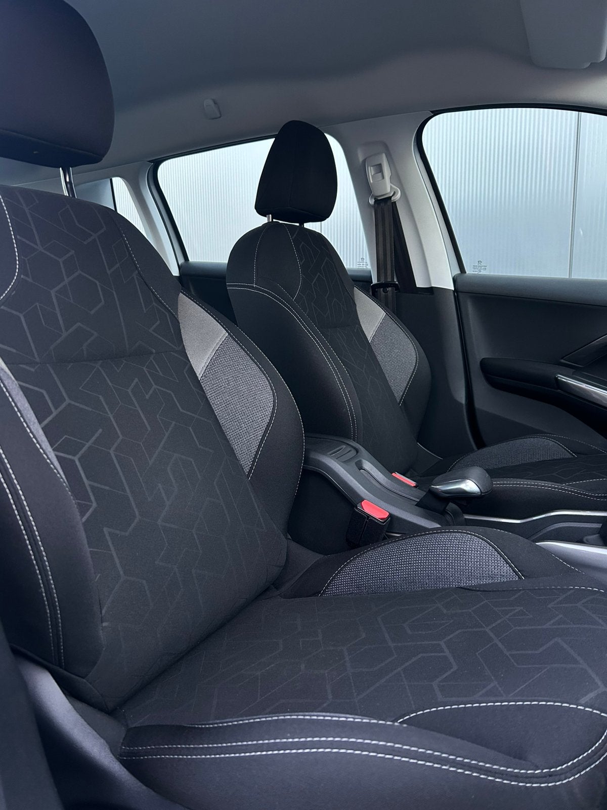 Foto 14 van Peugeot 2008 1.2 turbo 2018 Grijs pdc