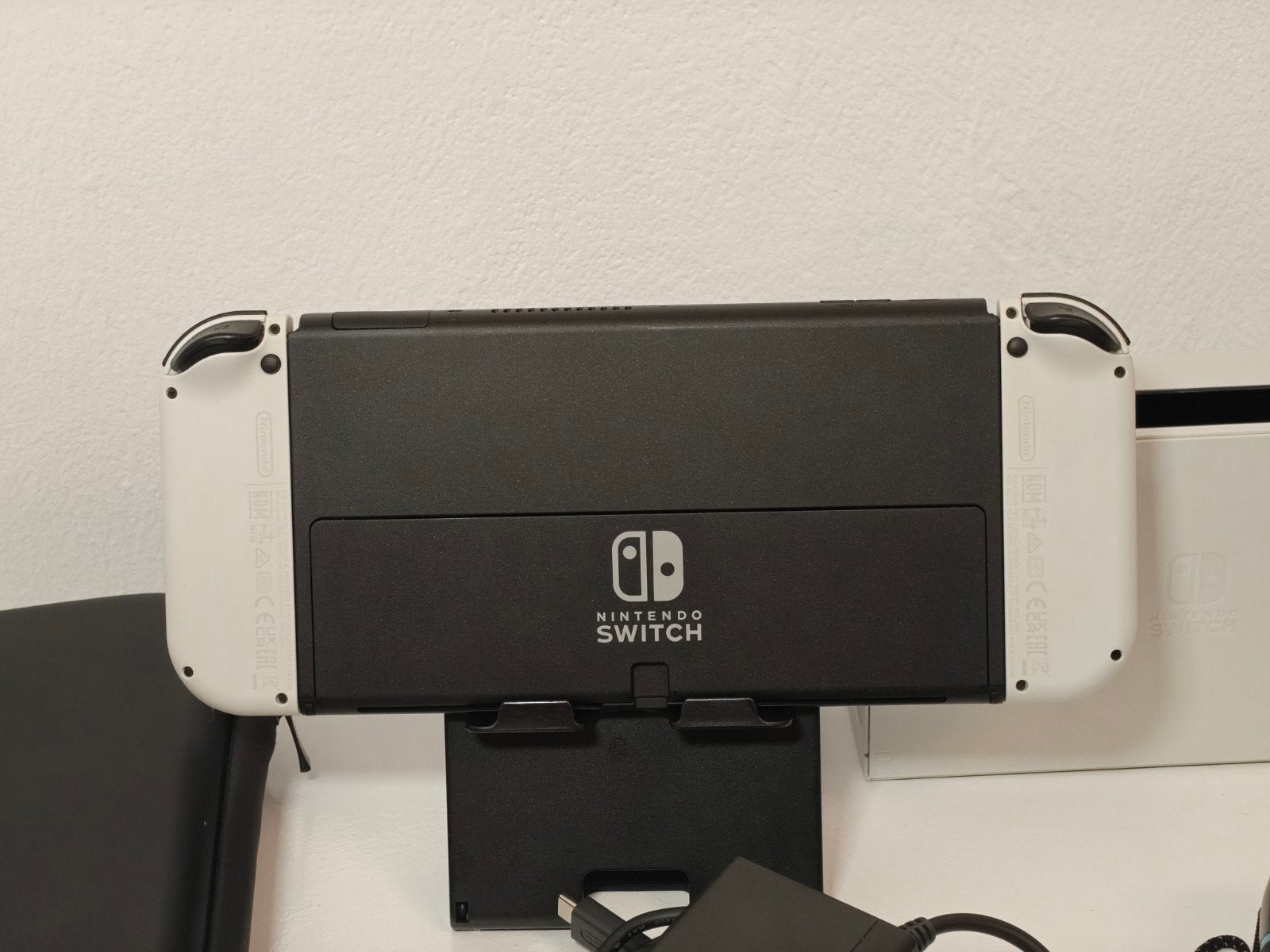 Foto 3 van Nintendo Switch OLED Wit