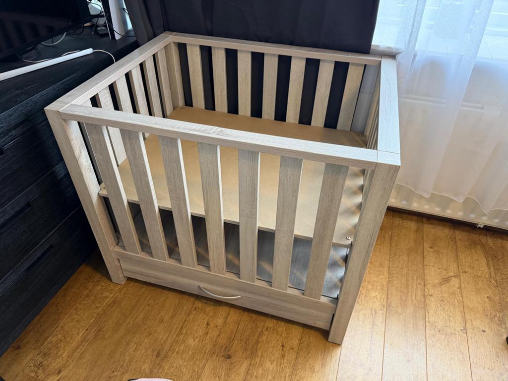 Houten baby box met lade, Kinderen en Baby's, Boxen, Ophalen of Verzenden, Zo goed als nieuw, Lade