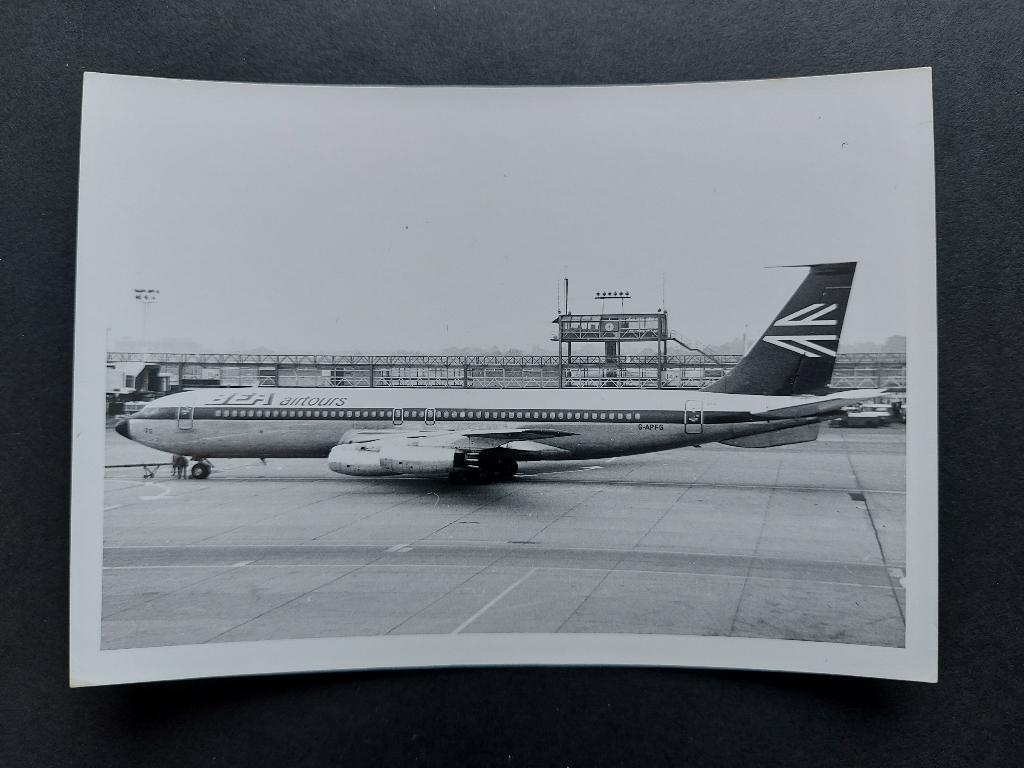 Foto van een BEA Boeing 707-400 (F799), Verzamelen, Luchtvaart en Vliegtuigspotten, Gebruikt, Kaart, Foto of Prent, Ophalen of Verzenden
