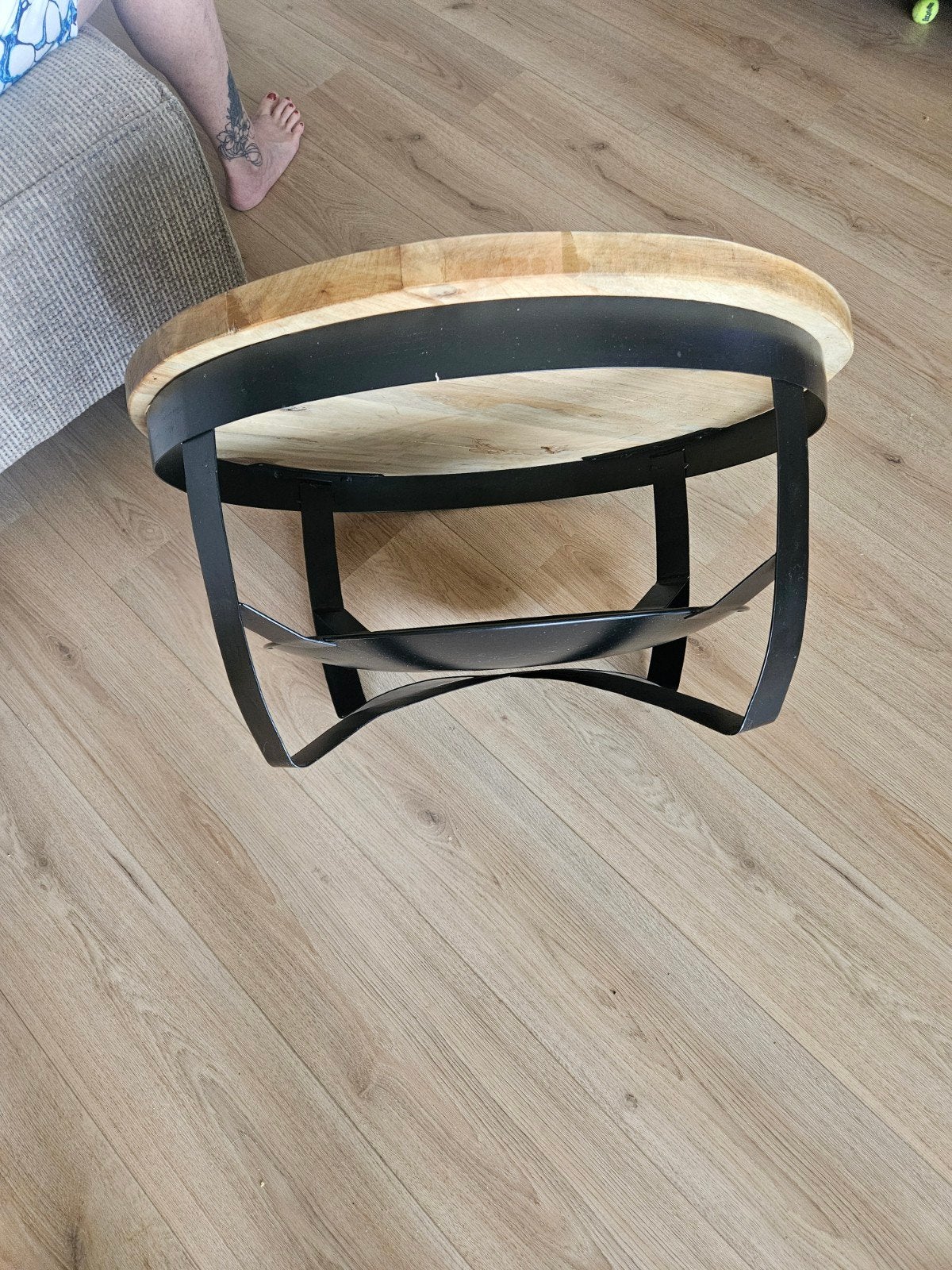 Ronde salontafel met mangohouten blad en metalen onderstel, Huis en Inrichting, Tafels | Salontafels, Gebruikt, 50 tot 100 cm