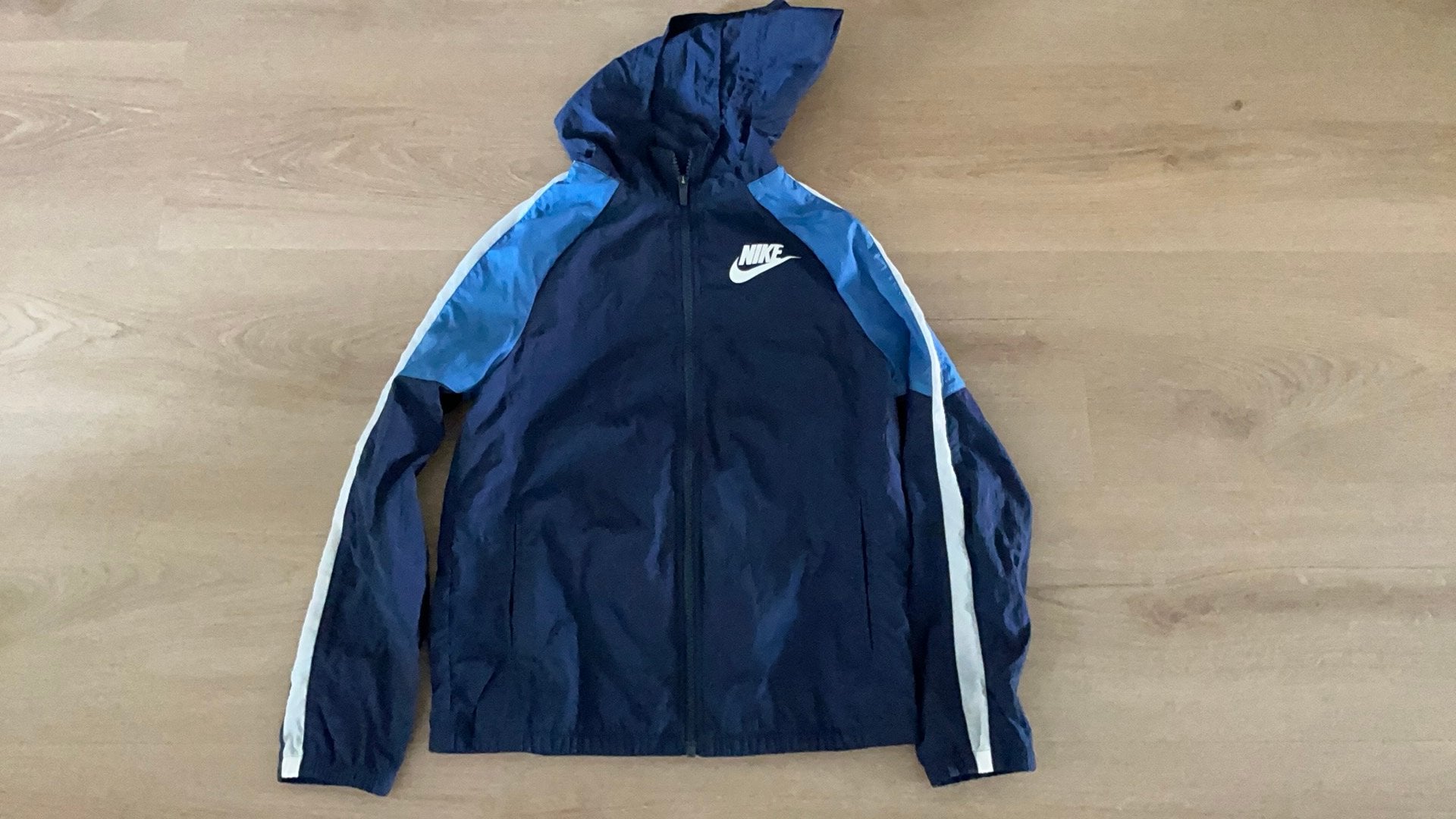 Jasje nike, Ophalen of Verzenden, Zo goed als nieuw, Jongen of Meisje, Jas
