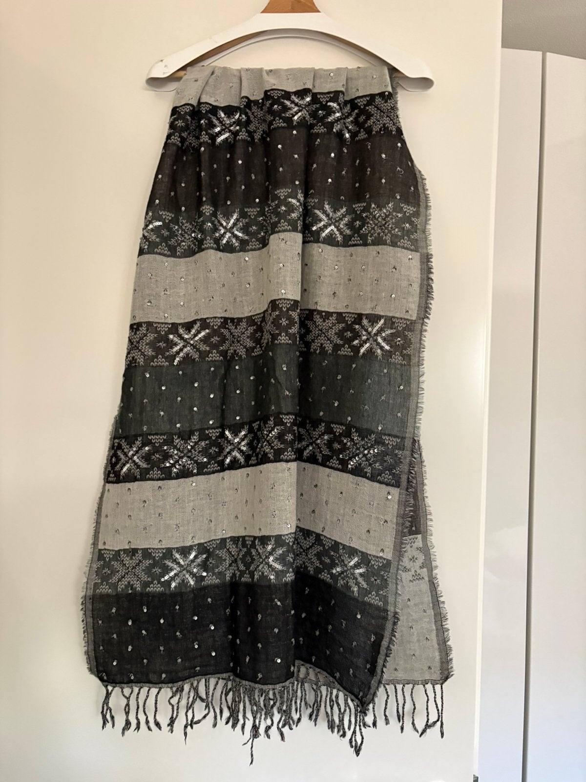 Wollen sjaal, Ophalen of Verzenden, Zo goed als nieuw, Maat 46/48 (XL) of groter, Sjaal