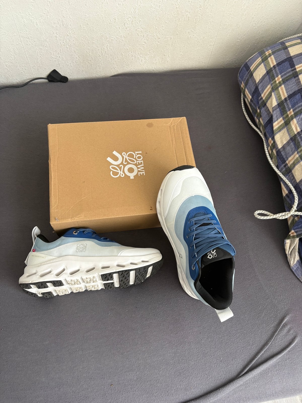 Loewe x On Cloudtilt Sneakers - Nieuw in doos, Ophalen of Verzenden, Nieuw, Wit, Sneakers of Gympen