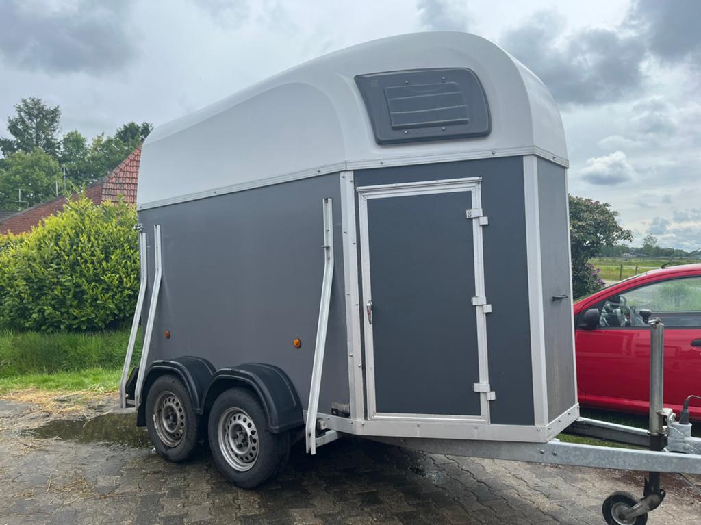 Zeer nette 1,5 paards trailer met aluminium bodem, Ophalen, Gebruikt, Hout, 1½-paards trailer