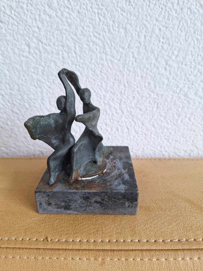 Abstract bronzen dansend paar op marmeren sokkel, Antiek en Kunst, Kunst | Beelden en Houtsnijwerken, Ophalen, Minder dan 20 cm