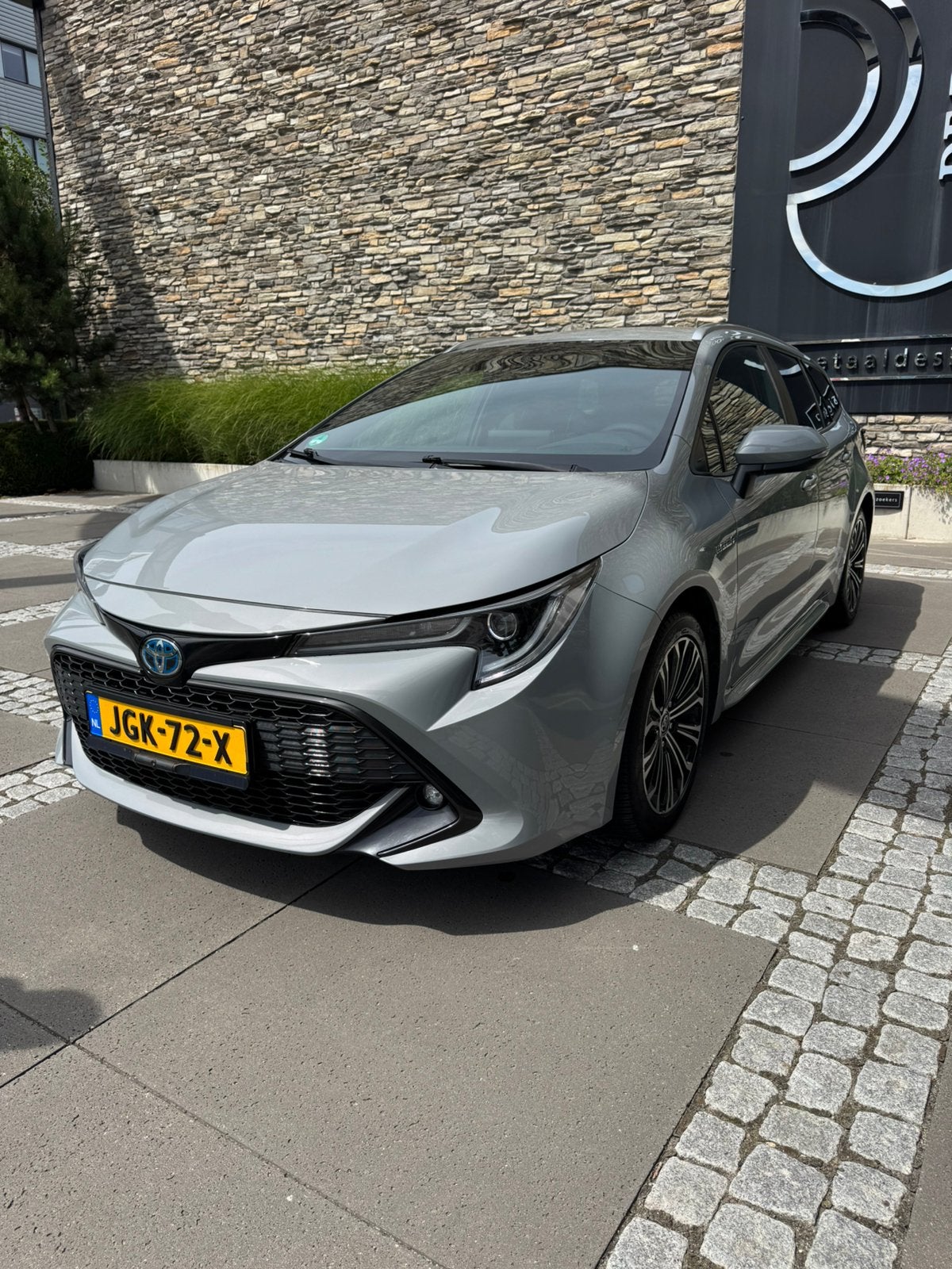 Toyota Corolla TS 1.8 Hybrid 122pk CVT 2021 Grijs, Automaat, 1345 kg, 4 cilinders, Startonderbreker