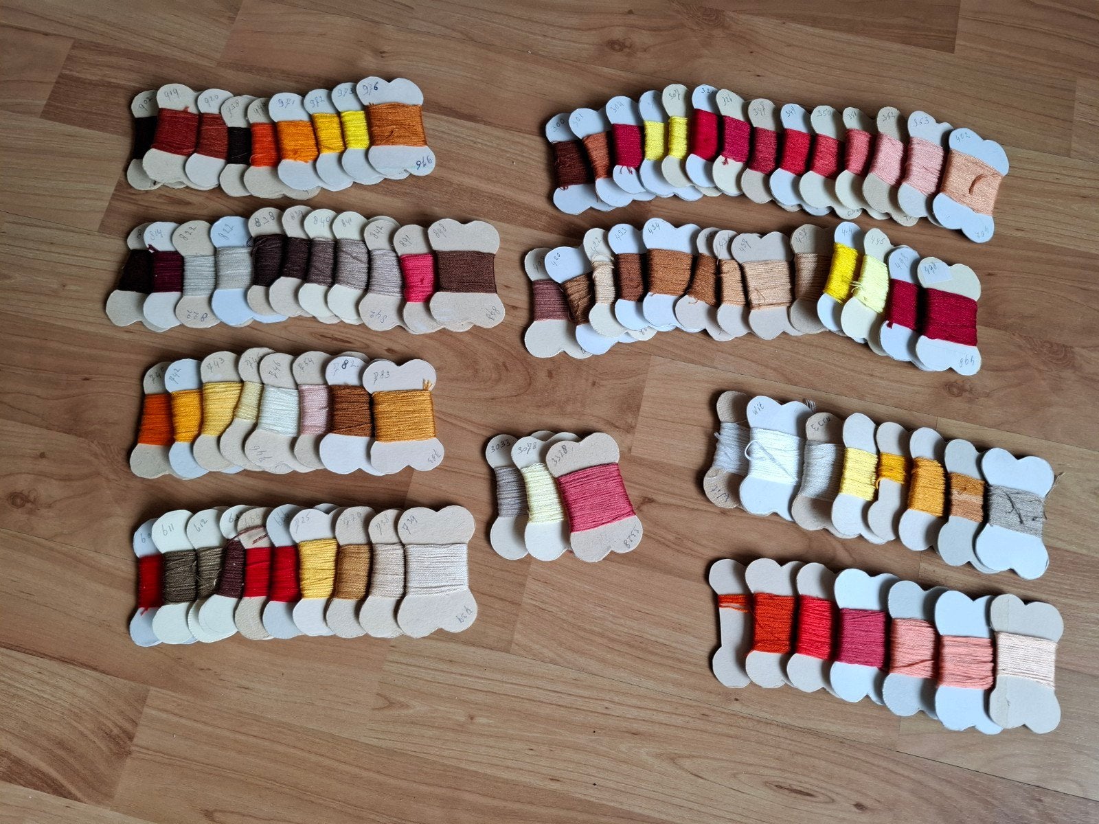 DMC borduurgaren 83 bobines, Hobby en Vrije tijd, Borduren en Borduurmachines, Ophalen of Verzenden, Zo goed als nieuw, Handborduren