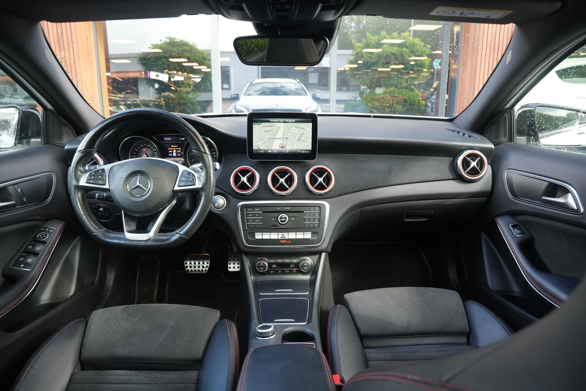 Mercedes-Benz GLA-klasse 200 Premium Plus AMG Panoramadak Ca, 15 km/l, Gebruikt, 715 kg, Leder en Stof