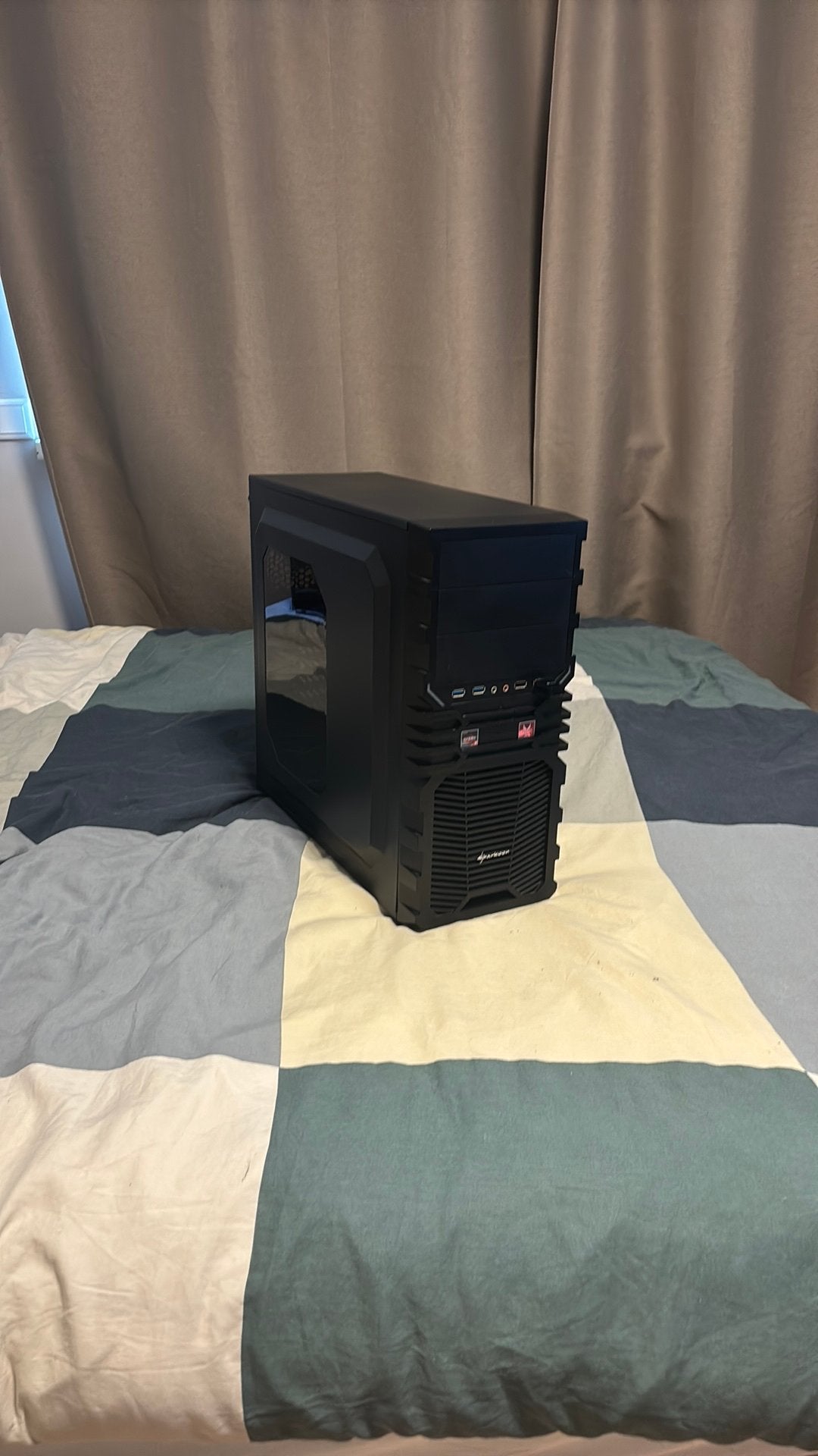 Foto 2 van Sharkoon ddr4 gaming pc
