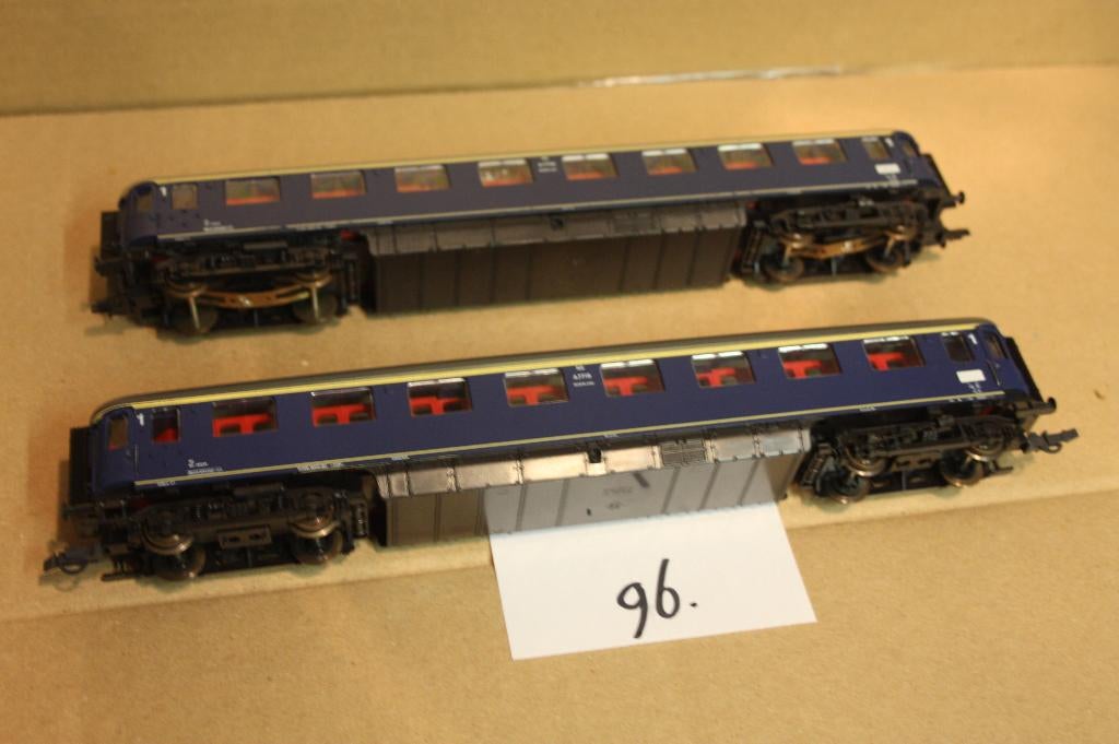 96)  twee Roco NS 1e klasse rijtuigen, tijdperk III, Gebruikt, Gelijkstroom, Wagon, Ophalen of Verzenden