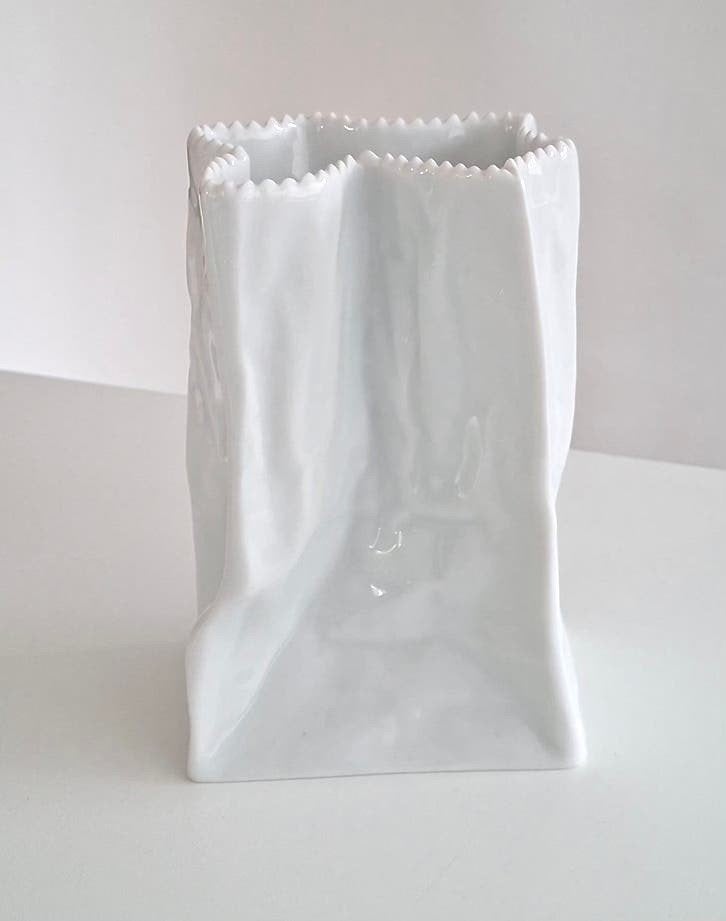 TAPIO WIRKKALA ROSENTHAL PAPER BAG VAAS 15x10x6.5CM. GAAF, Ophalen
