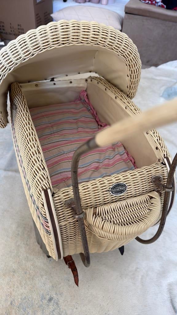 Vintage rieten poppenwagen  - Fahrrad-Mayer Nördlingen, Verzamelen, Poppenhuizen en Toebehoren, Ophalen of Verzenden, Zo goed als nieuw