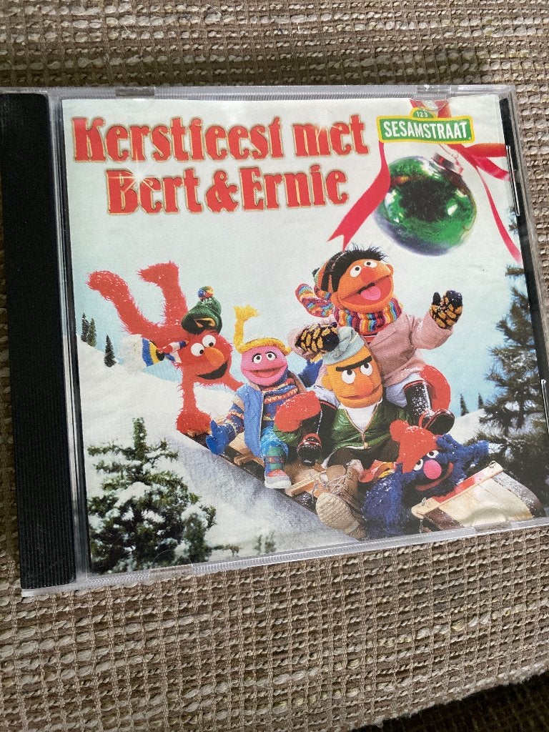 Kerstfeest met Bert & Ernie CD - Sesamstraat, Ophalen of Verzenden, Zo goed als nieuw, Muziek, 6 tot 9 jaar