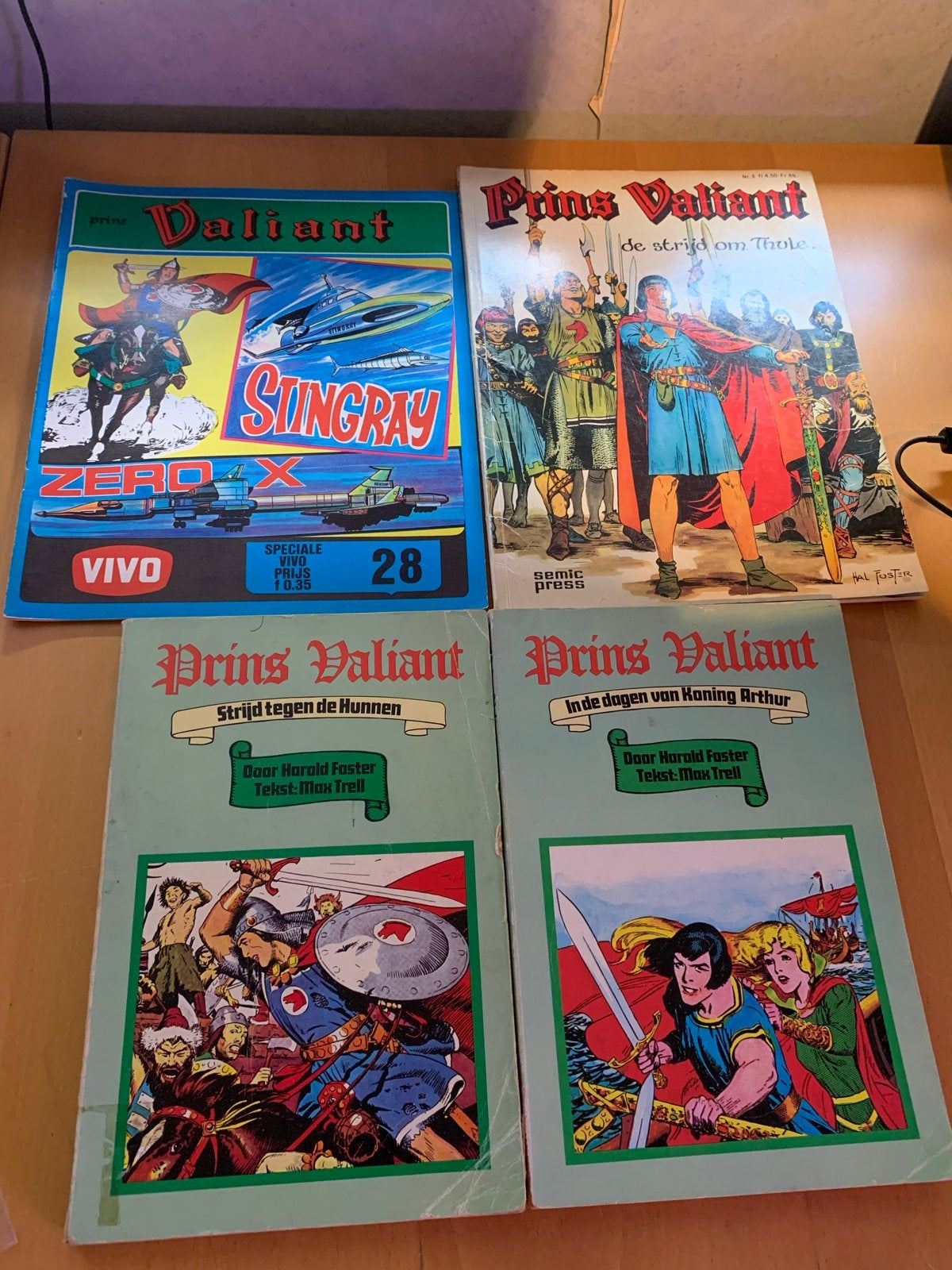 Prins Valiant & Valiant stripboeken - 4 stuks, Meerdere stripboeken, Ophalen of Verzenden, Gelezen