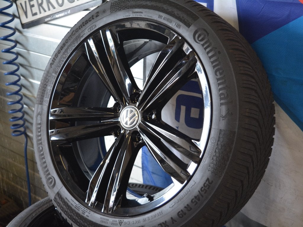 Originele "19" velgenset "Sebring" VW Tiguan All Season ZGAN, Gebruikt, 255 mm, Banden en Velgen, All Season