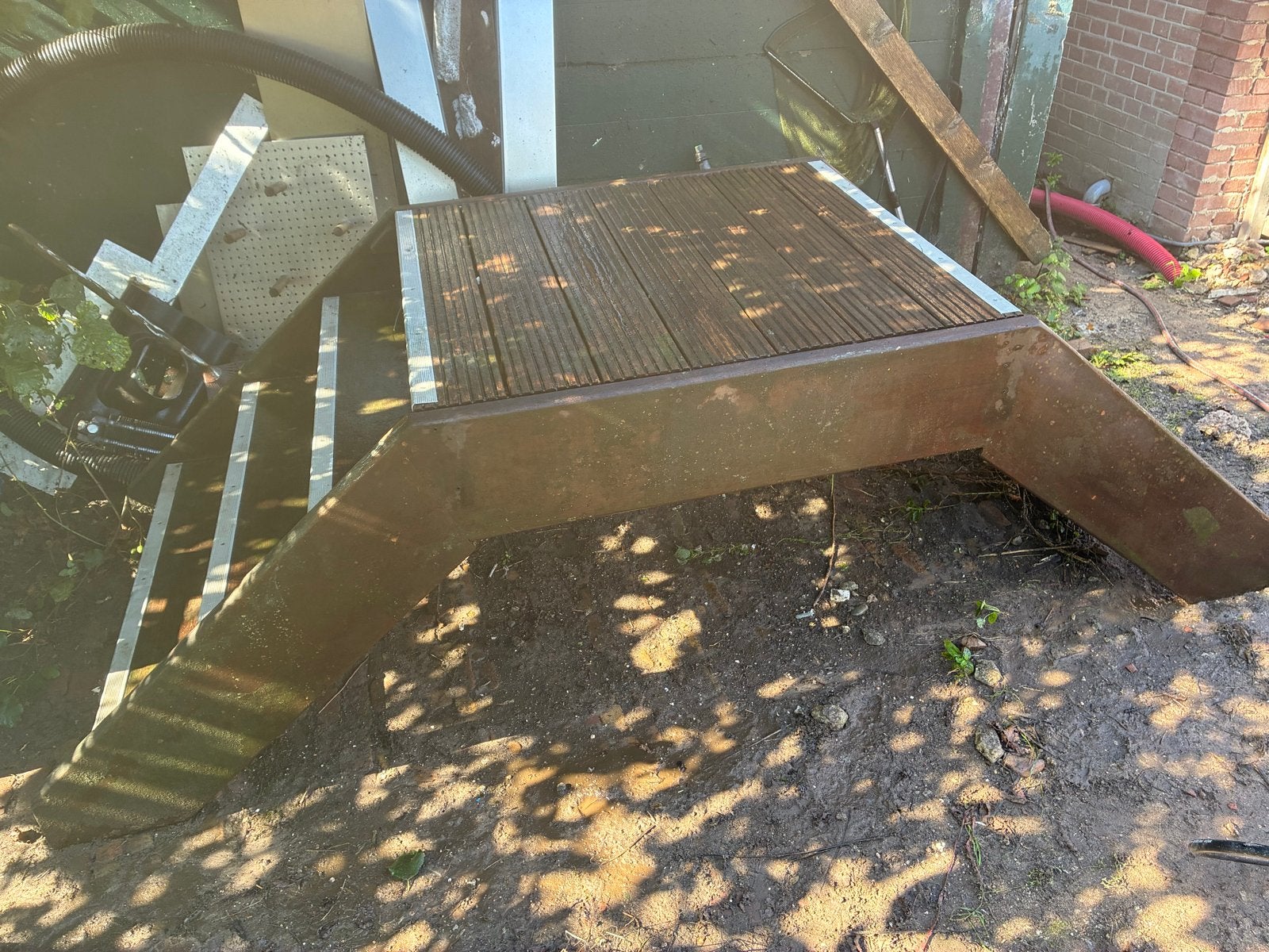 Stevige houten trap met metalen anti-slip strips, Ophalen, Gebruikt, Trap, Minder dan 2 meter