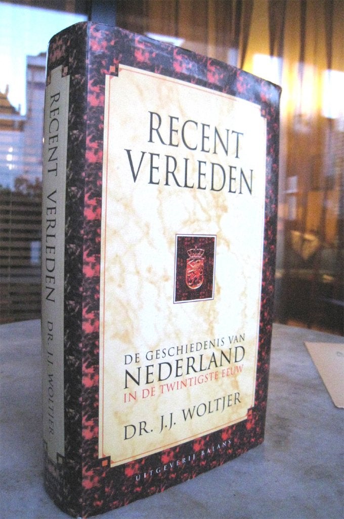 Woltjer, dr. J.J. - Recent verleden (1992 1e dr.), Ophalen of Verzenden, Nieuw